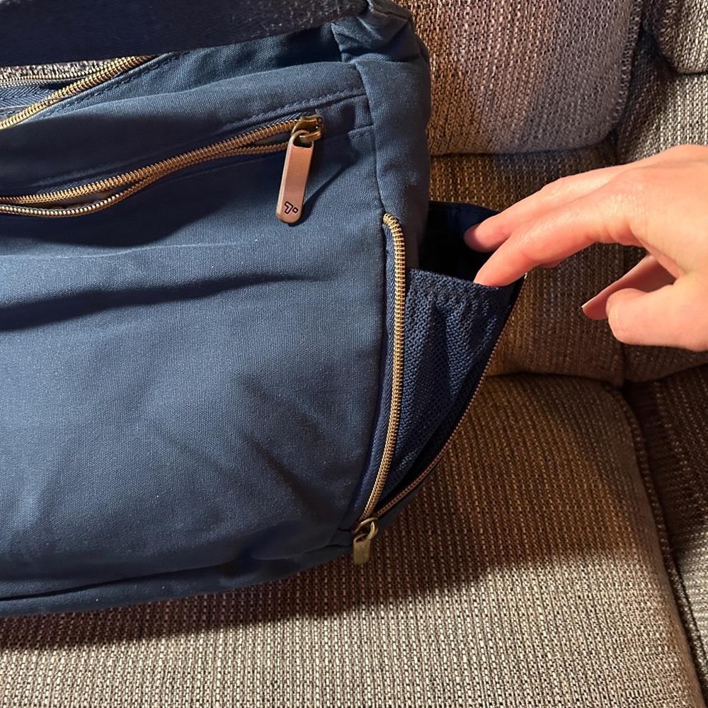 Navy Crossbody Shoulder Bag - Picture 5 of 6